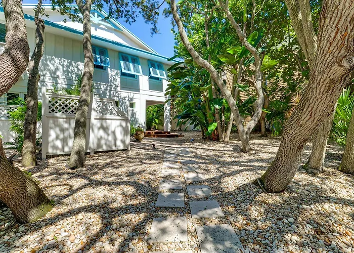 Walk To Wabasso Beach: Home W/ Hot Tub & Bikes