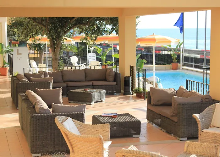 Lion'S Hotel