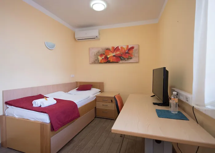S Hotel - Simple City Centre Stay
