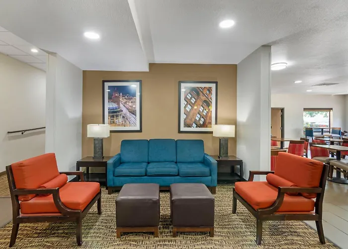 Comfort Inn & Suites Kansas City - Northeast