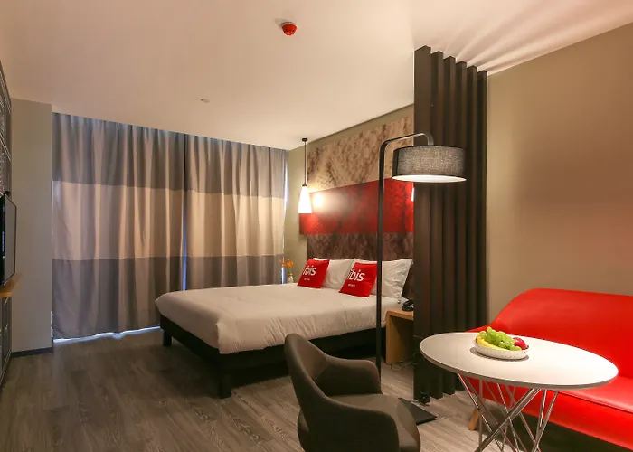 Ibis Luoyang Baolong Square Hotel