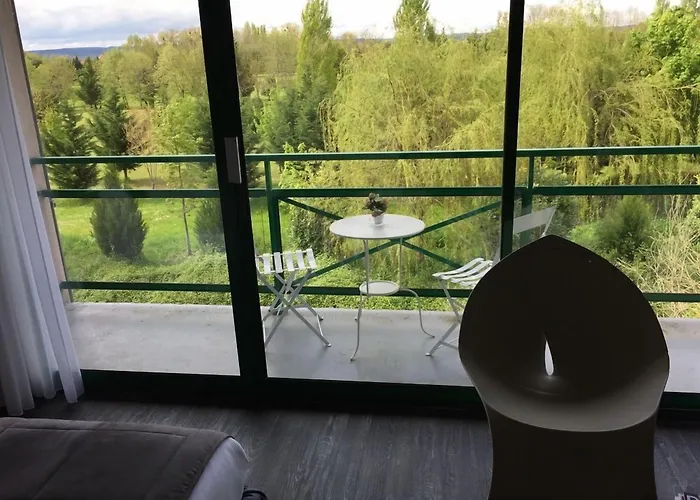 Golf Hotel Colvert - Piscine extérieure et Room Service