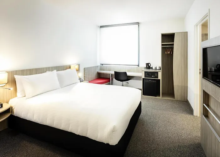 Ibis Mackay