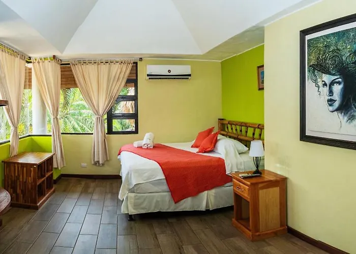 Banana Palms Hotel Rio Dulce