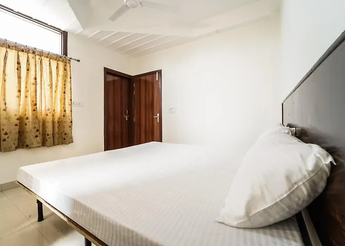 Hotel O Nangloi Railway Station Formerly Chahal Guest House