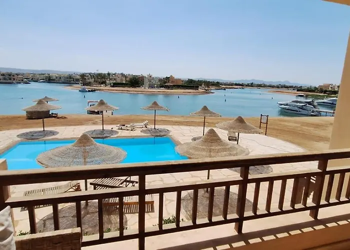El Gouna Fanadir Lagoon 2-Bedroom Pool&Lagoon View Sleeps 4 Persons, Close to Abu Tig Marina, Mangroovy,&Kite Centers