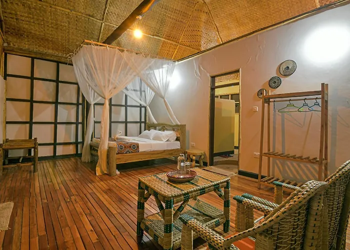 Enshama Game Lodge And Campsite