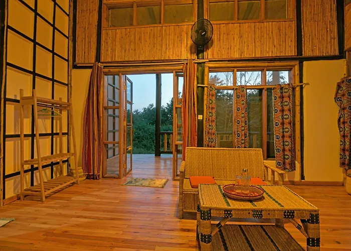 Enshama Game Lodge And Campsite