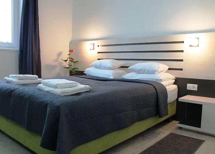 Garni Hotel 11Tica Dm