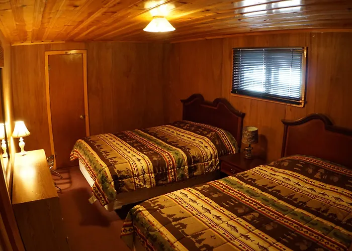 Eagle Nest Fly Shack & Lodge