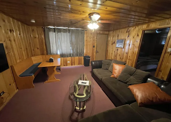 Eagle Nest Fly Shack & Lodge