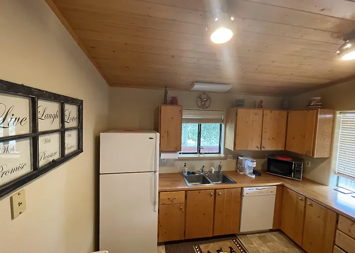 Eagle Nest Fly Shack & Lodge