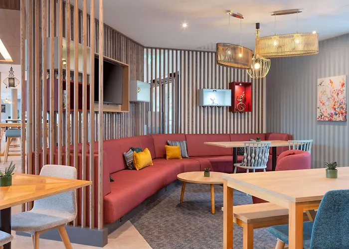 Hampton By Hilton Ashford International