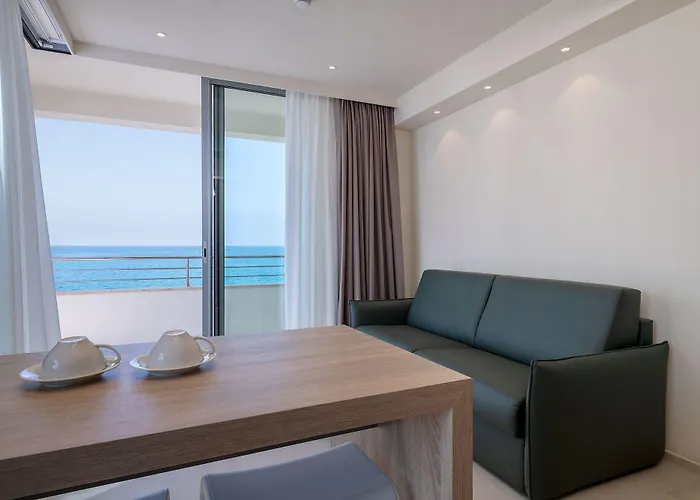 Palace Lido Hotel & Suites