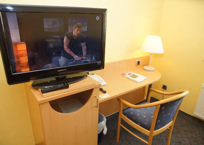 Warias Hotel Am Geiseltalsee - Naehe Merseburg Und Muecheln