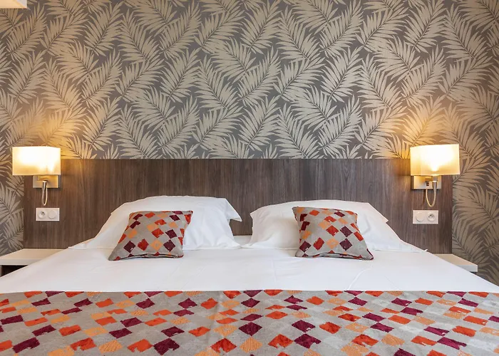 Brit Hotel Ploermel - Hotel de l'Hippodrome