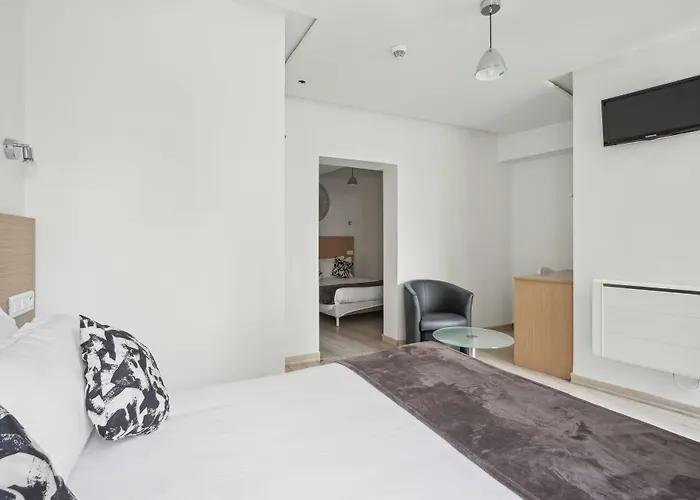 Hotel Le National Clichy Paris