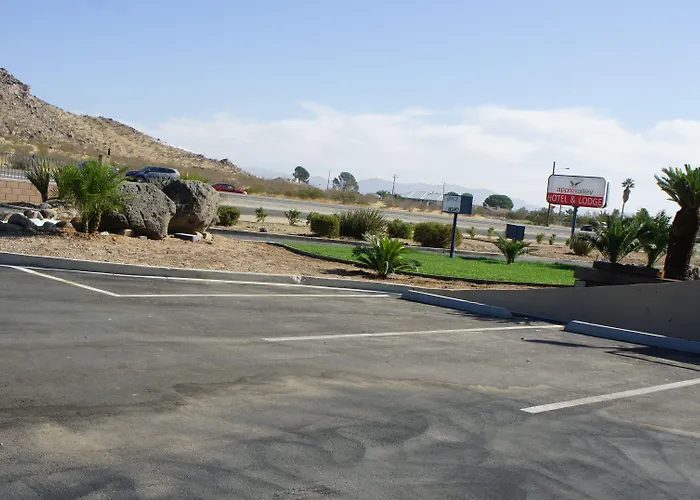 Apple Valley Hotel & Lodge