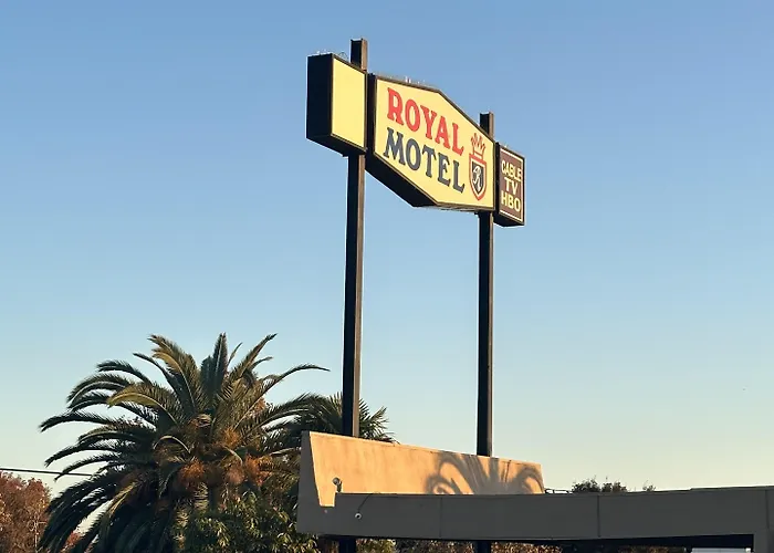 Royal Motel Tracy