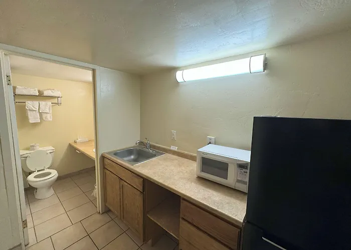 Big Chile Inn & Suites