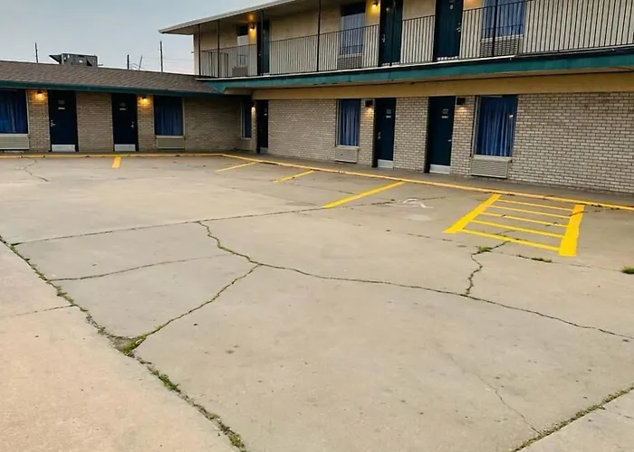 Travel Inn & Suites