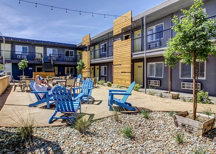 Americana Modern Hotel