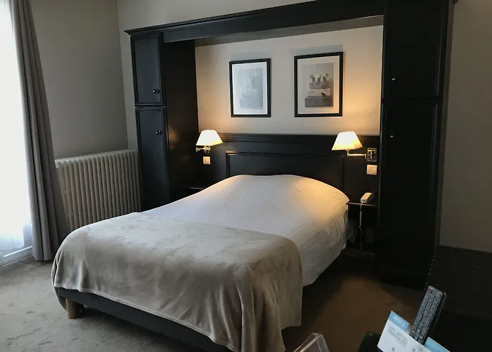 Logis Hôtel Les Airelles Neufchâtel En Bray