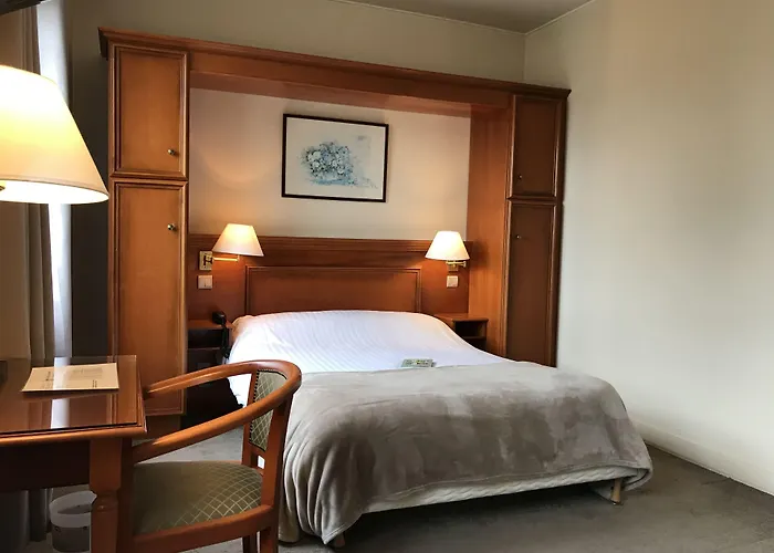 Logis Hotel Les Airelles Neufchatel En Bray