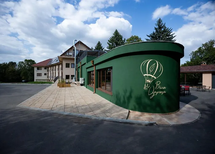 Queens Cottage Вила Царица