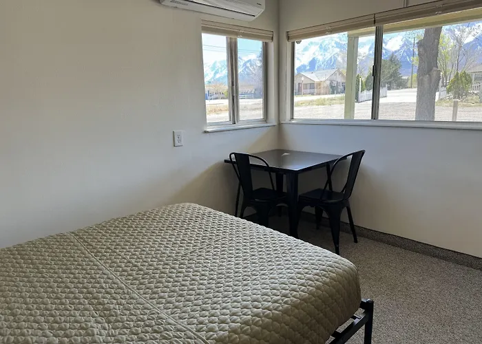 Eastern Sierra Motor Lodge