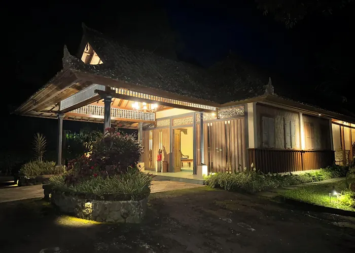 Strawberry Hill Hotel & Restaurant Bedugul 