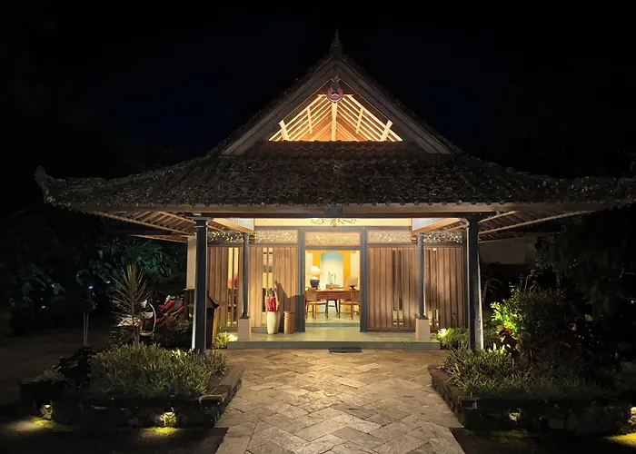 Strawberry Hill Hotel & Restaurant Bedugul 