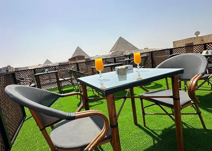 Nefertari Pyramids View Inn