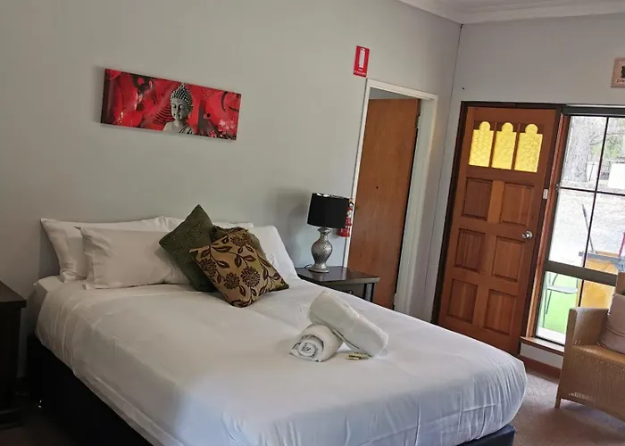 Lake Clifton Tavern And Motel