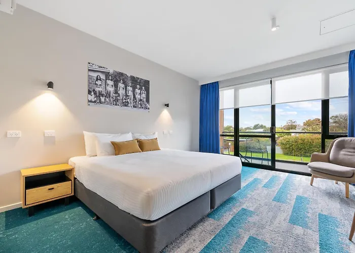 Mj Mcmahon Motel