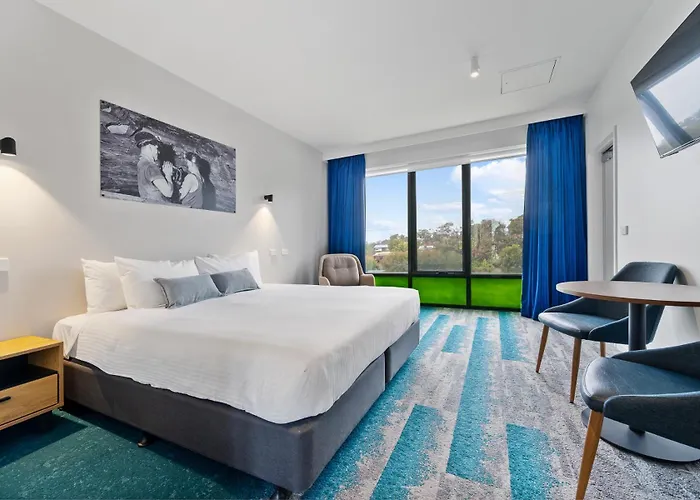 Mj Mcmahon Motel