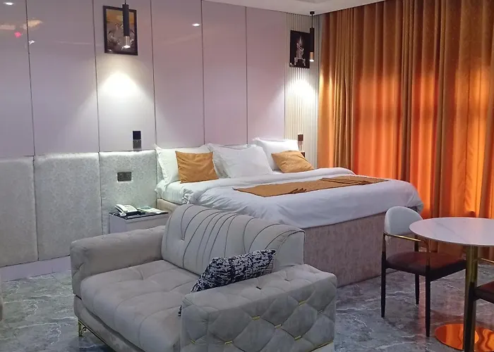 Uptown Life Hotel And Suites