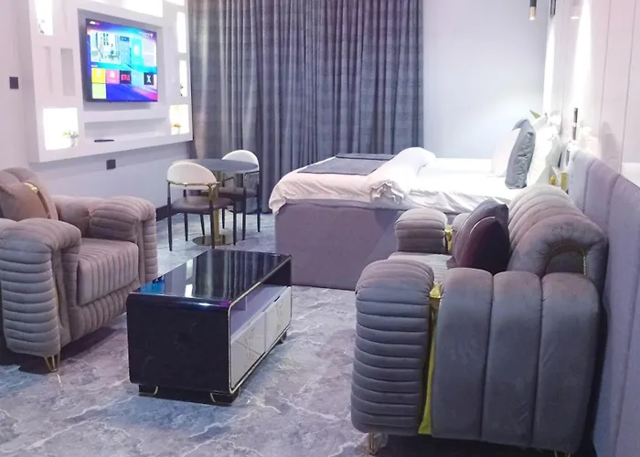Uptown Life Hotel And Suites