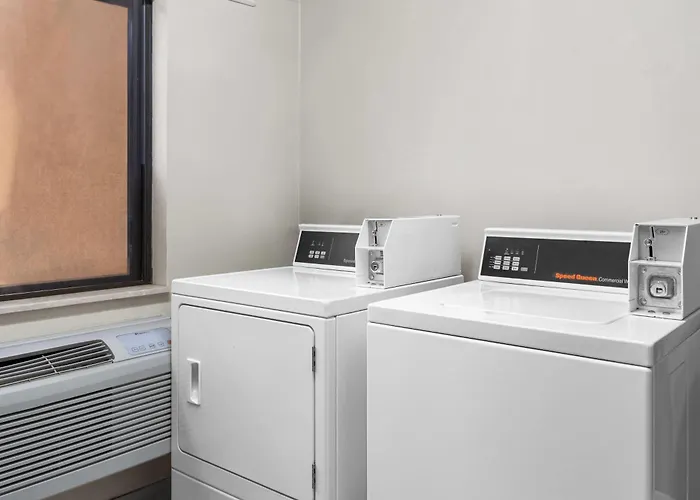 Travelodge By Wyndham Fargo