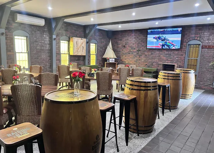 The Club Hotel Collie