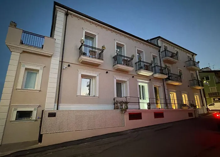 Antico Palazzo del Corso by Home Dardano