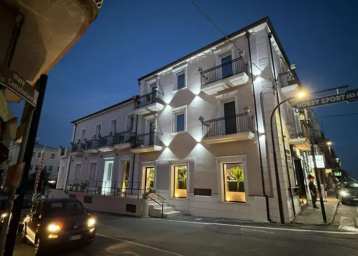 Antico Palazzo del Corso by Home Dardano