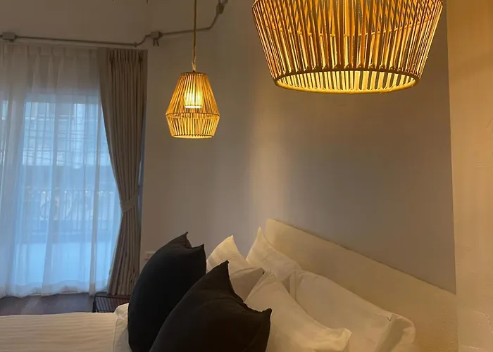 Goodthings Cafe & Hotel