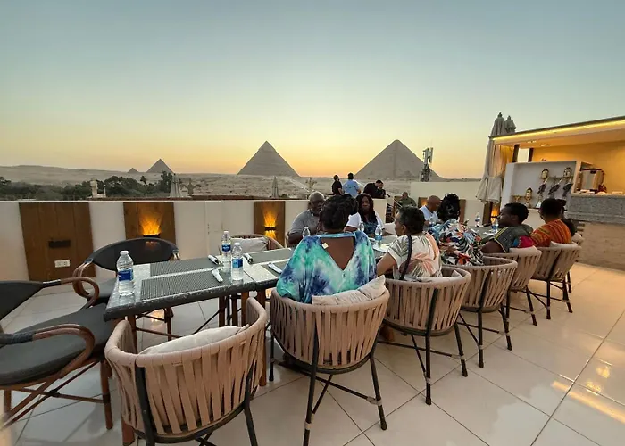 Pyramids On The Spot Inn