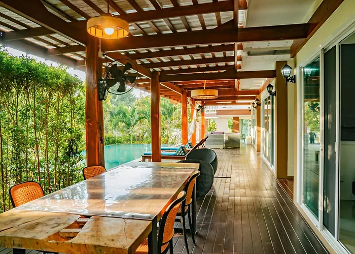 Farinda Resort & Pool Villa