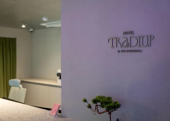 Tradiup Hotel By The Designers