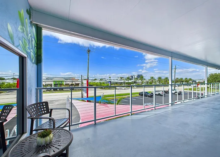 Modern Loft Near Port, Beach, & Dining -Unit 201