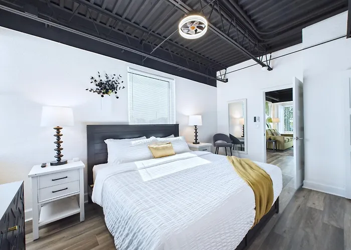 Stay, Park & Cruise! Modern Loft By Port -Unit 200