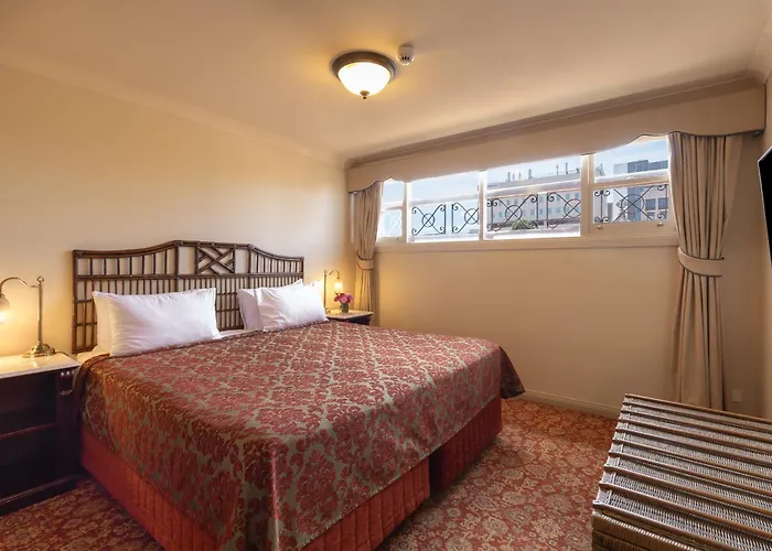 Hadley'S Orient Hotel