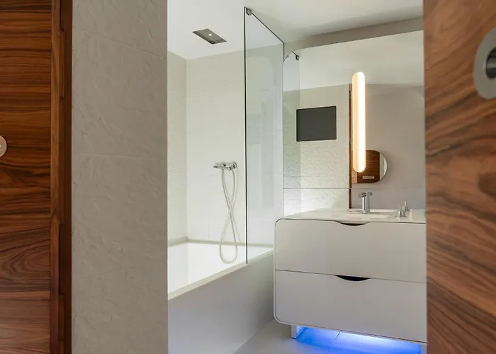 I-Suite Hotel